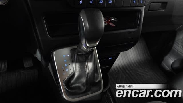 Hyundai Staria 2023 — Фото 9/20