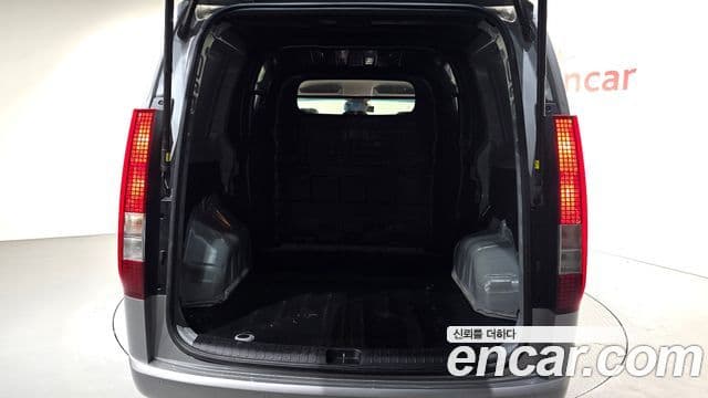Hyundai Staria 2023 — Фото 17/20