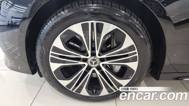 Mercedes-Benz E-Class 2025 — ფოტო 5/18