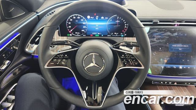 Mercedes-Benz E-Class 2025 — ფოტო 15/18