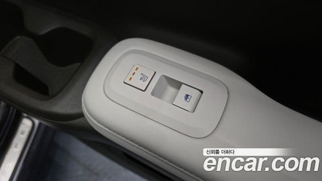 Hyundai Santa Fe 2023 — ფოტო 19/20