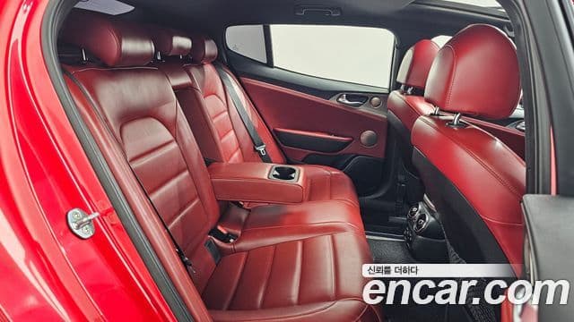 Kia Stinger 2020 — Фото 12/20