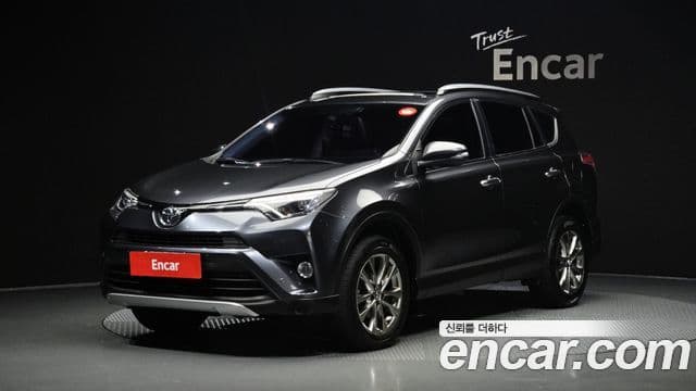 Toyota RAV4 2018 — ფოტო 1/20