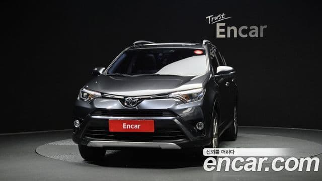 Toyota RAV4 2018 — ფოტო 3/20