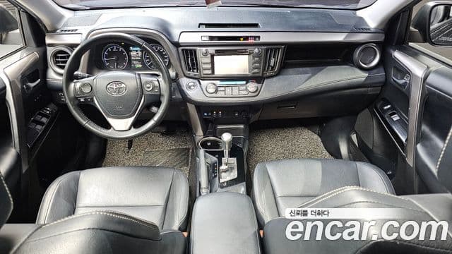 Toyota RAV4 2018 — ფოტო 7/20