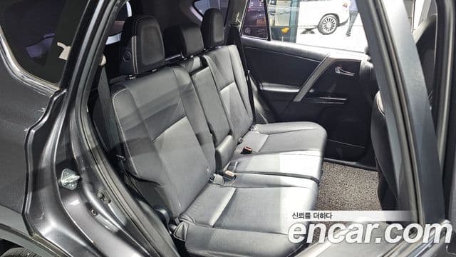 Toyota RAV4 2018 — ფოტო 11/20