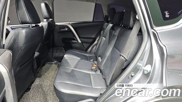 Toyota RAV4 2018 — ფოტო 12/20