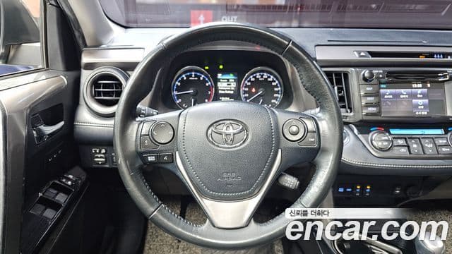 Toyota RAV4 2018 — ფოტო 13/20