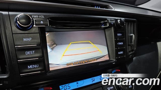 Toyota RAV4 2018 — ფოტო 14/20