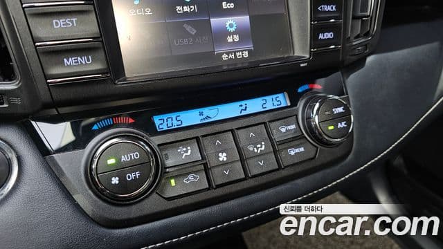 Toyota RAV4 2018 — ფოტო 19/20