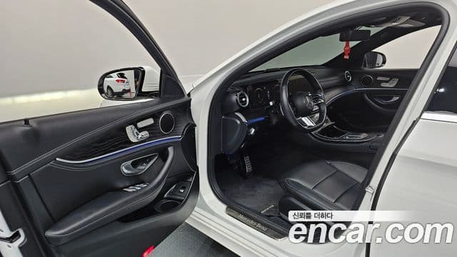 Mercedes-Benz E-Class 2020 — Фото 10/20