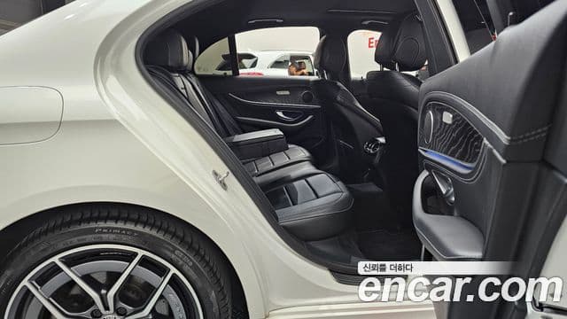 Mercedes-Benz E-Class 2020 — Фото 11/20
