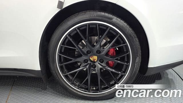 Porsche Panamera 2018 — Photo 29/32