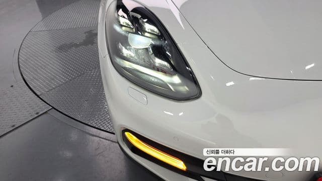 Porsche Panamera 2018 — Photo 12/32