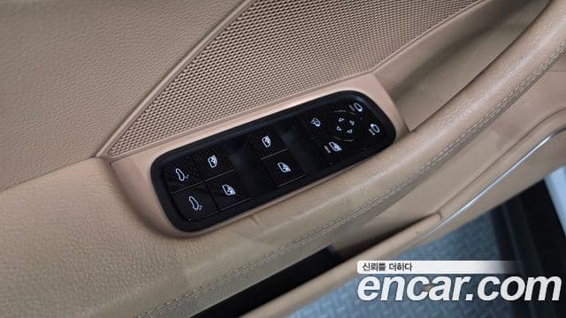 Porsche Panamera 2018 — Photo 9/32