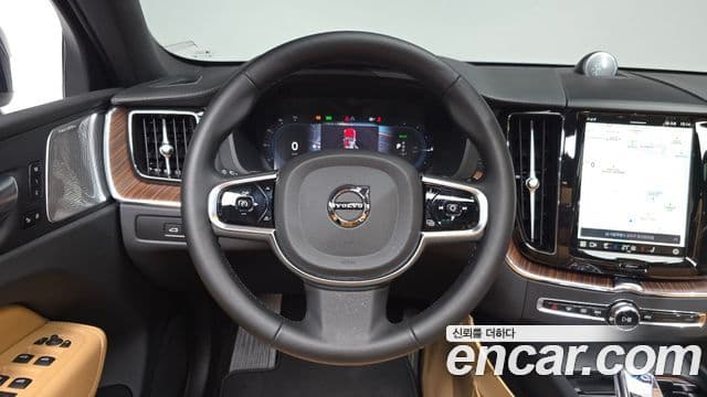 Volvo XC60 2024 — ფოტო 13/20