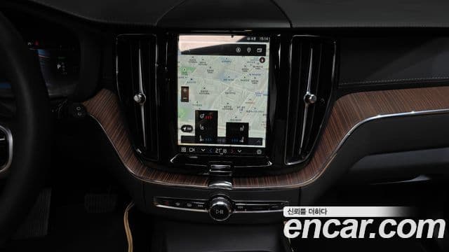 Volvo XC60 2024 — ფოტო 14/20