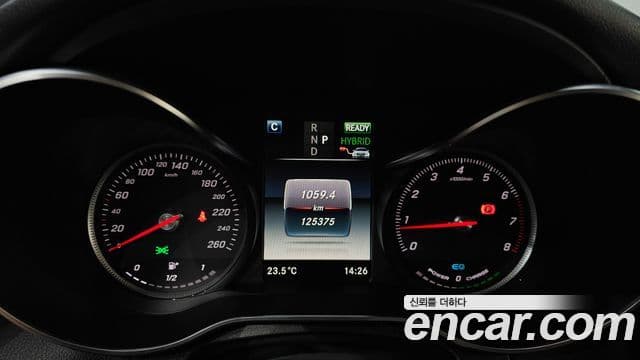Mercedes-Benz GLC-Class 2019 — Şəkil 8/20