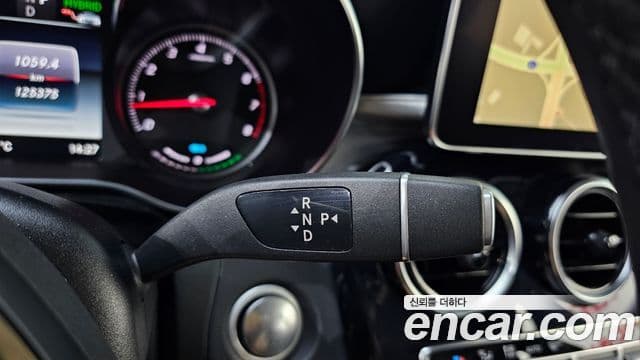 Mercedes-Benz GLC-Class 2019 — Şəkil 9/20
