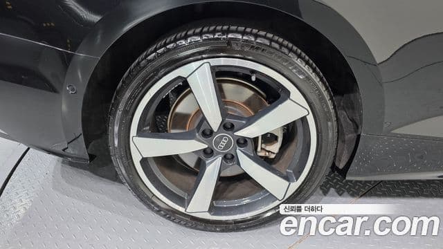 Audi A5 2022 — ფოტო 31/37
