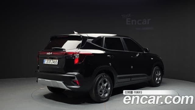 Kia Seltos 2023 — ფოტო 1/20