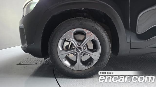 Kia Seltos 2023 — ფოტო 4/20