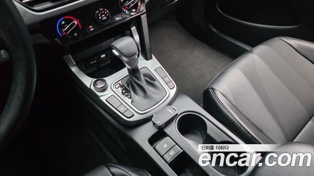 Kia Seltos 2023 — ფოტო 8/20