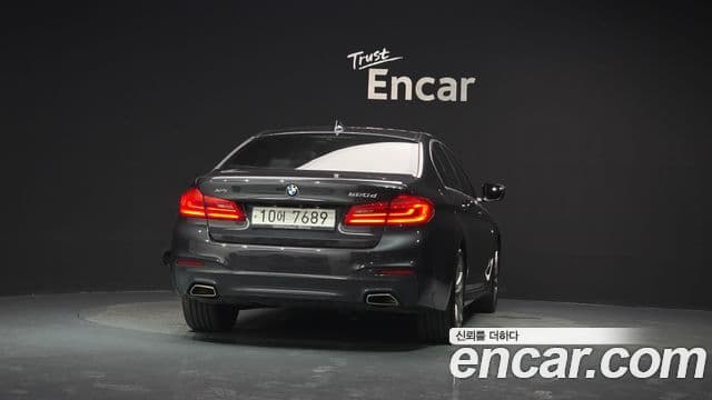 BMW 5 Series 2018 — ფოტო 4/20