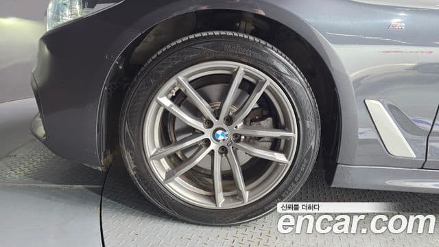 BMW 5 Series 2018 — ფოტო 5/20