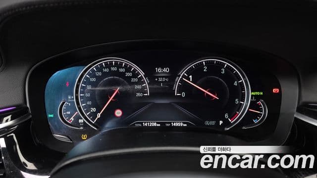 BMW 5 Series 2018 — ფოტო 8/20