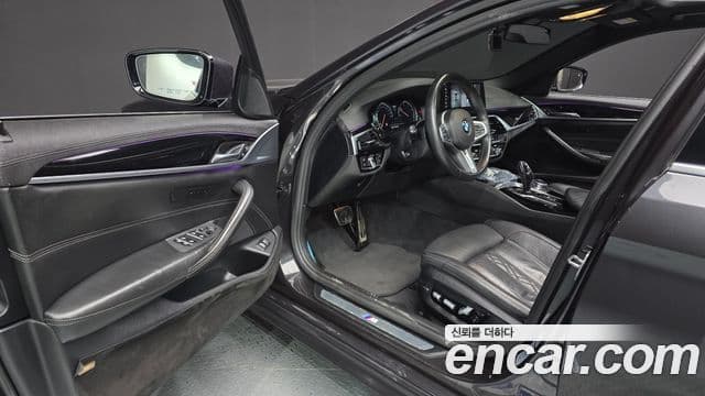 BMW 5 Series 2018 — ფოტო 10/20