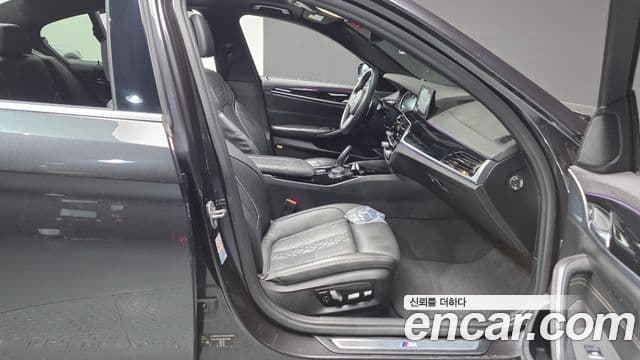 BMW 5 Series 2018 — ფოტო 11/20