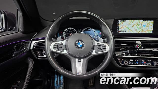 BMW 5 Series 2018 — ფოტო 14/20