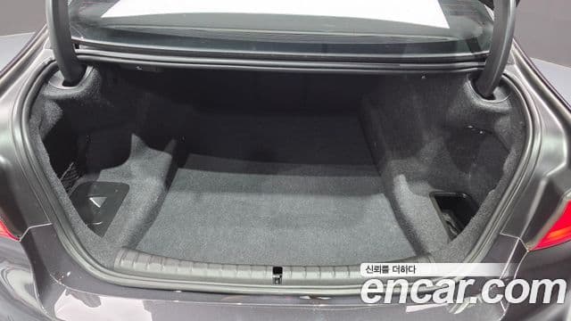 BMW 5 Series 2018 — ფოტო 18/20