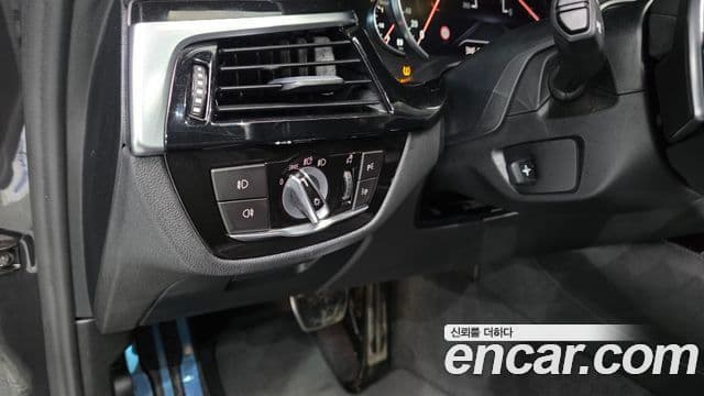 BMW 5 Series 2018 — ფოტო 20/20
