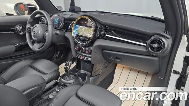 Mini Cooper Convertible 2024 — Photo 8/20