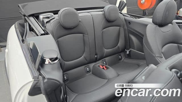 Mini Cooper Convertible 2024 — Photo 9/20