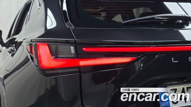 Lexus NX350h 2023 — Şəkil 22/31