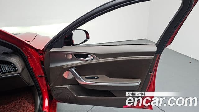 Kia Stinger 2019 — Şəkil 13/36