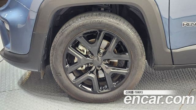 Jeep Renegade 2023 — ფოტო 5/20