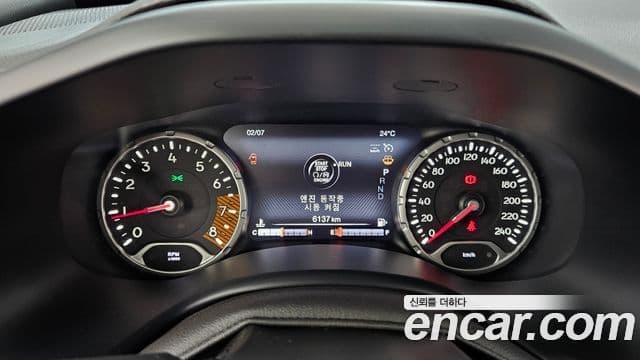 Jeep Renegade 2023 — ფოტო 8/20