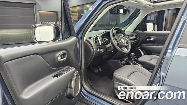 Jeep Renegade 2023 — ფოტო 10/20