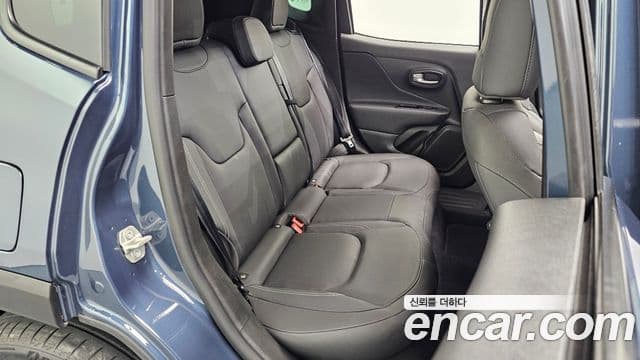 Jeep Renegade 2023 — ფოტო 11/20