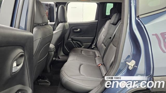 Jeep Renegade 2023 — ფოტო 12/20