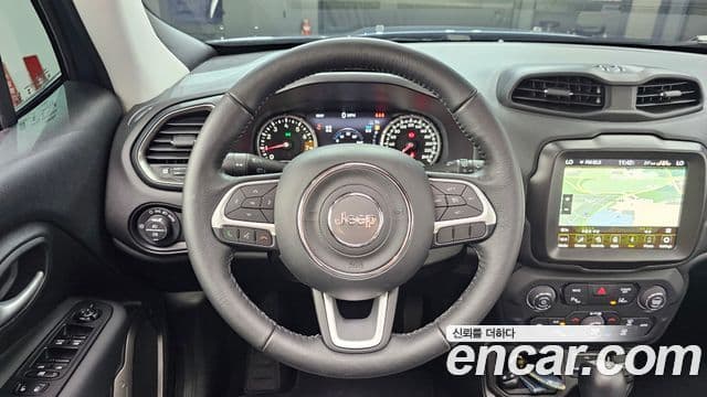 Jeep Renegade 2023 — ფოტო 13/20