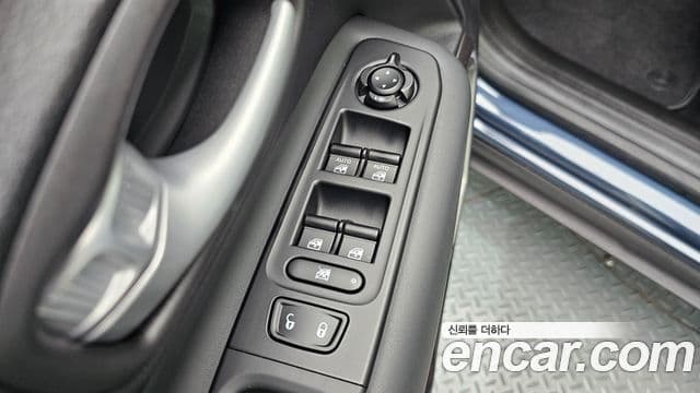Jeep Renegade 2023 — ფოტო 19/20