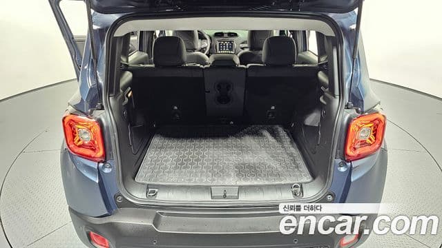 Jeep Renegade 2023 — Şəkil 26/34