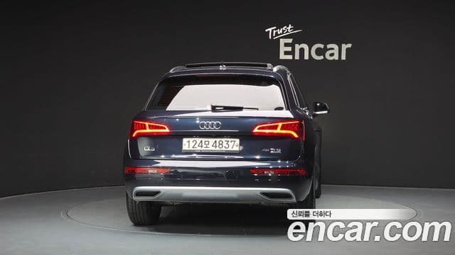 Audi Q5 2020 — ფოტო 24/31