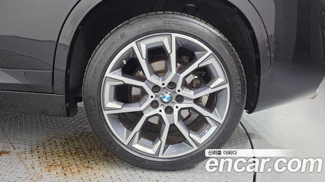 BMW X1 2022 — Şəkil 27/34