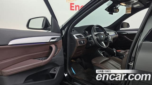 BMW X1 2022 — Şəkil 28/34